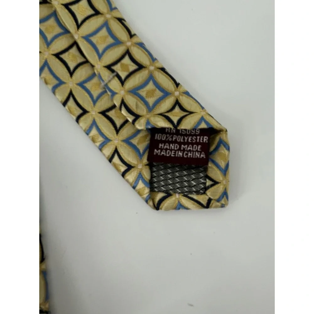 Covington necktie showcases